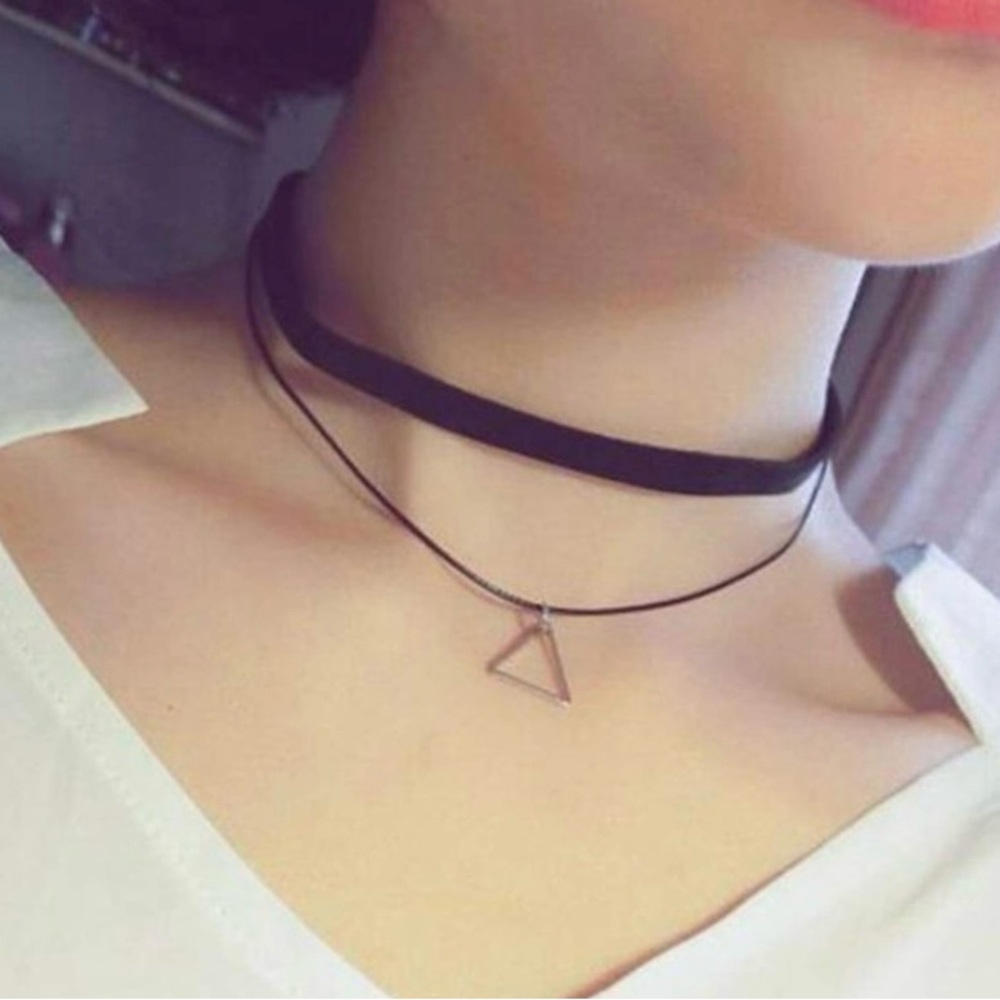 Retro Style Black Suede Choker Necklace With Triangle Pendant Charm